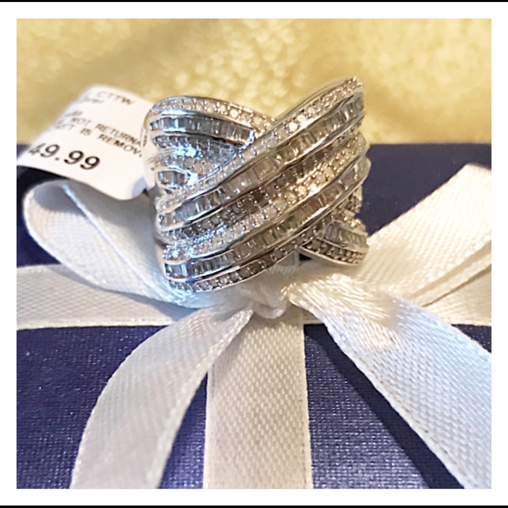 SS Diamond Ring - Picture 13 of 16